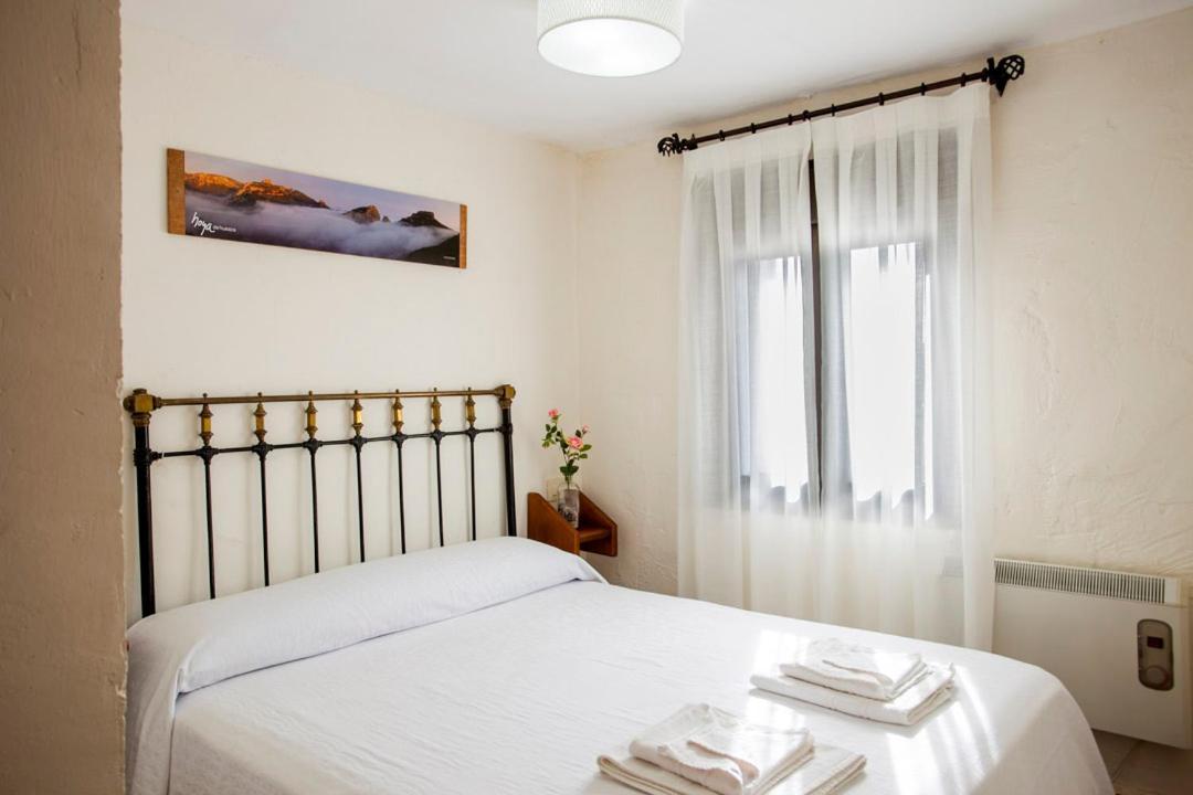 Apartamentos Casa Samper Santa Eulalia de Gállego Værelse billede